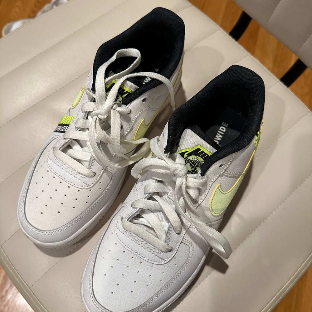 Nike worldwide airforces - Picture 2 of 6